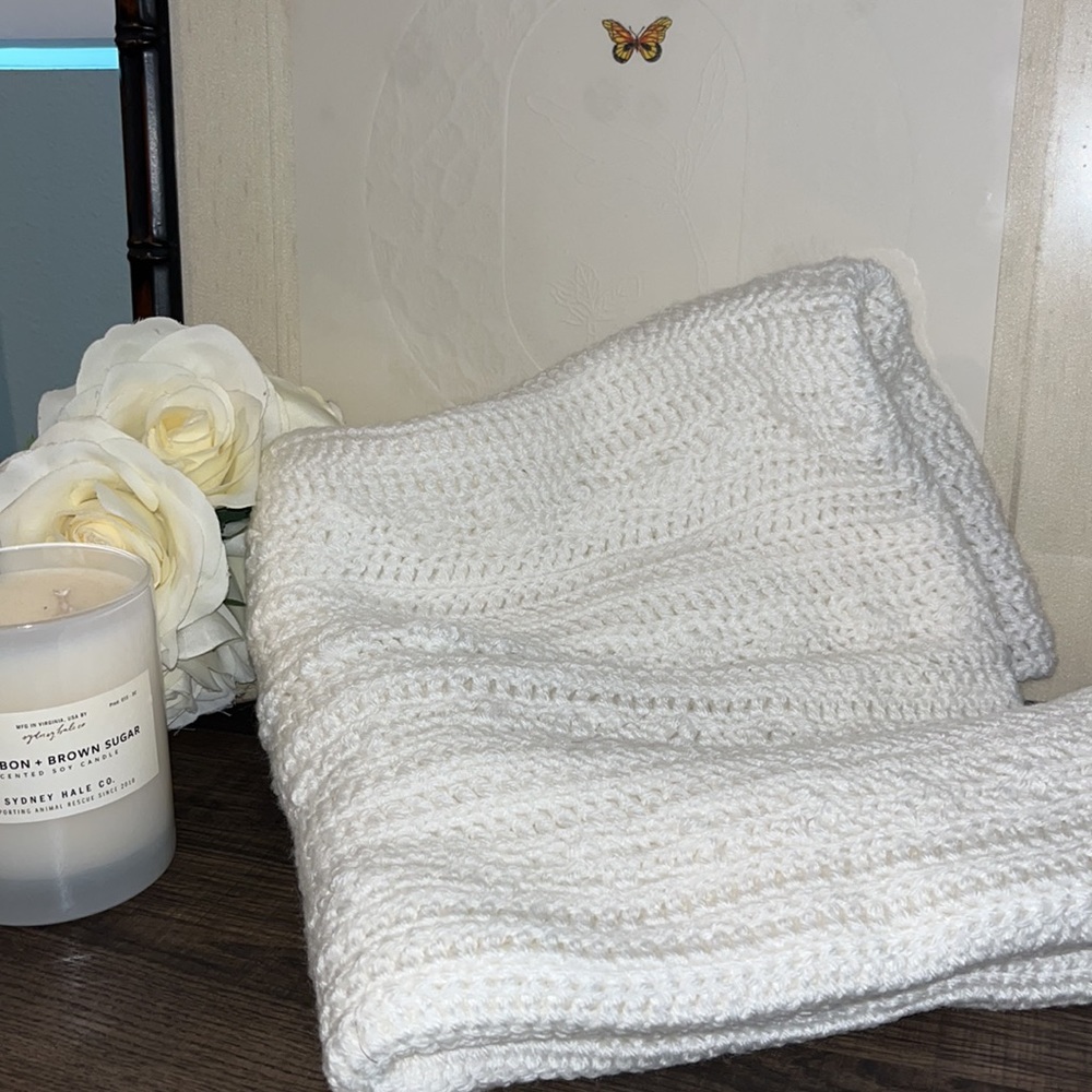 Handmade Super Soft All White Knit Baby Blanket 44" x 28" Excellent Condition